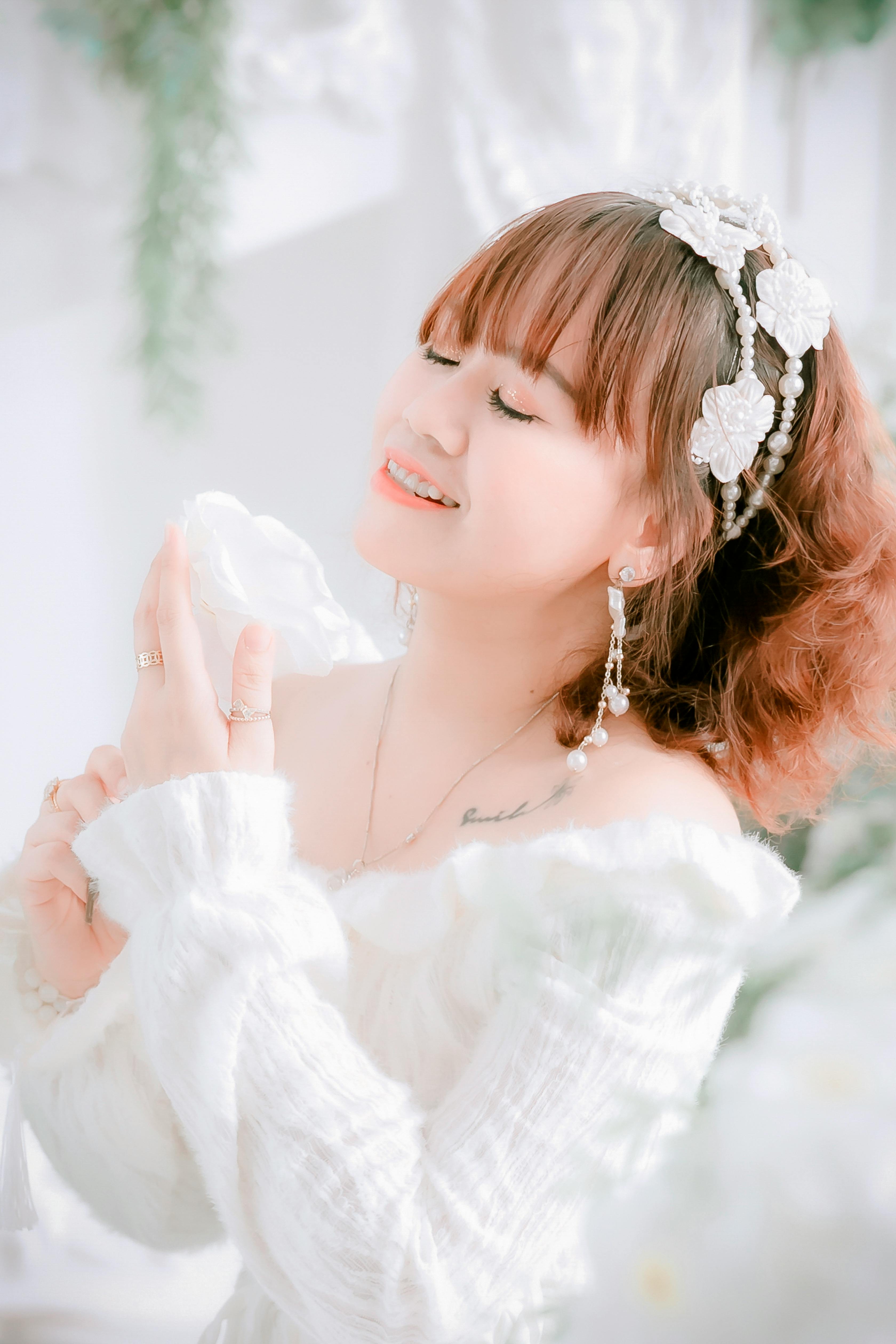 版权与合规负责人进行材料审查的照片